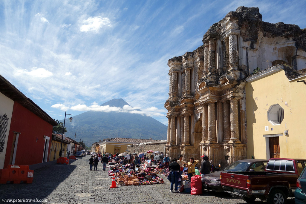 Ruinas Carmen, vendors, and Agua Volcano