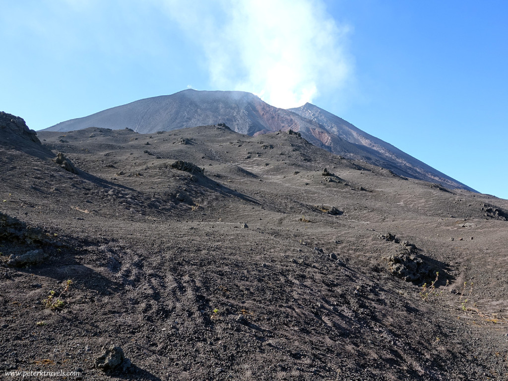 The crater of Pacaya.